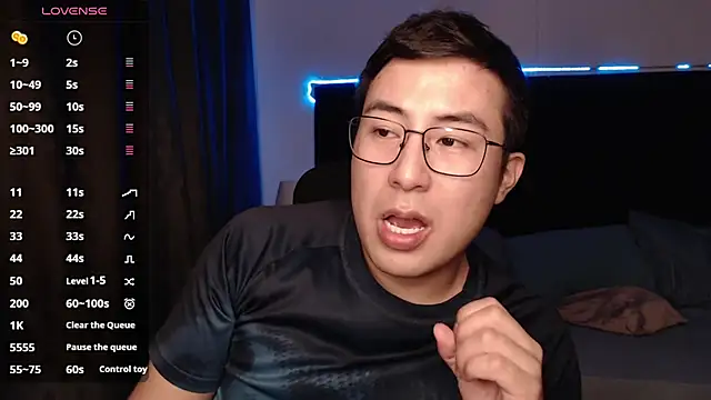 andrewmhilton  online show from November 2025 07:02:01 AM