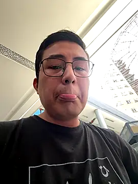 andrewmhilton  online show from January 2026 06:02:02 PM