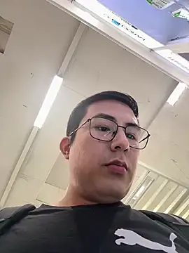 andrewmhilton  online show from March 2026 12:18:01 AM