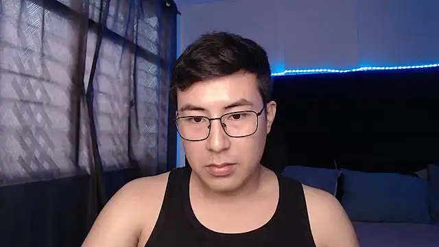 andrewmhilton  online show from April 2026 07:37:02 PM