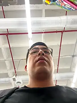 andrewmhilton  online show from December 2025 08:14:01 PM