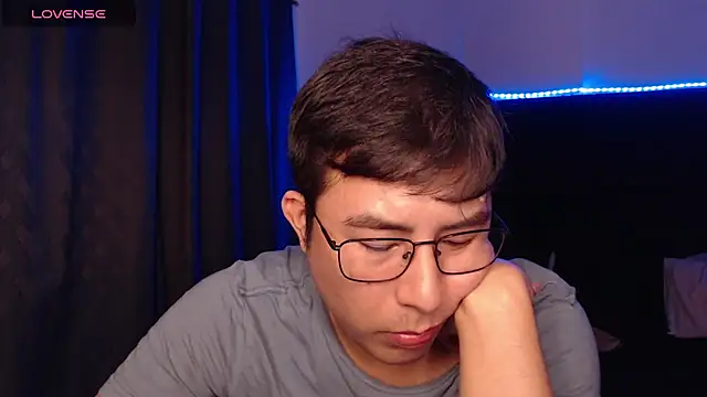 andrewmhilton  online show from February 2026 06:48:02 AM