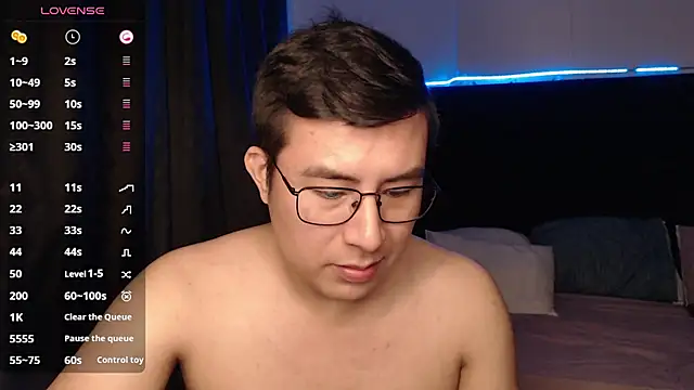 andrewmhilton  online show from November 2025 06:17:01 AM