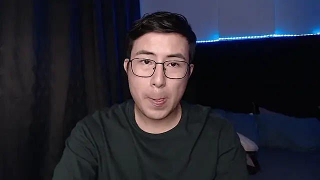 andrewmhilton  online show from March 2026 05:52:02 AM