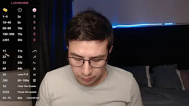 andrewmhilton  online show from November 2025 04:12:01 AM