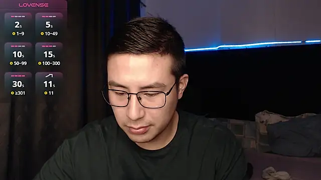 andrewmhilton  online show from December 2025 06:19:02 AM