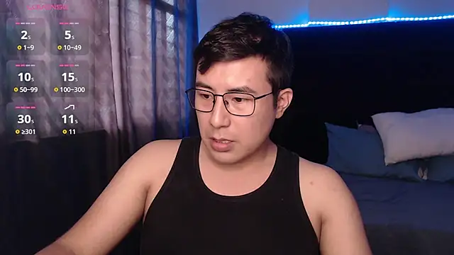 andrewmhilton  online show from February 2026 09:48:02 PM