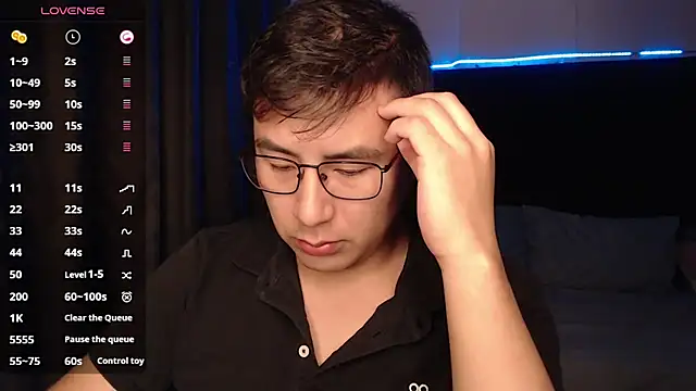 andrewmhilton  online show from November 2025 06:23:02 AM