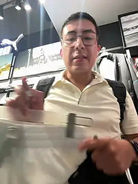 andrewmhilton  online show from April 2026 07:48:01 PM