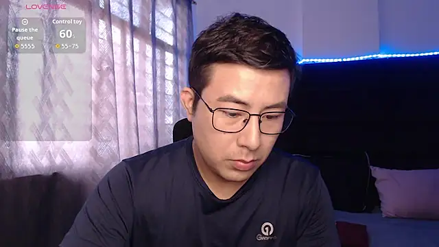 andrewmhilton  online show from February 2026 02:50:01 PM