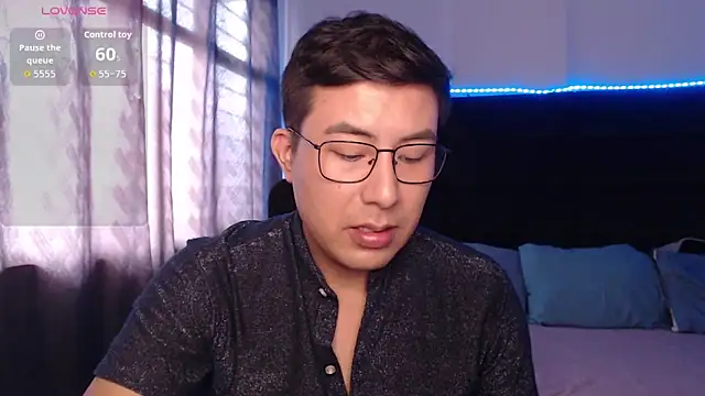 andrewmhilton  online show from April 2026 06:03:02 PM