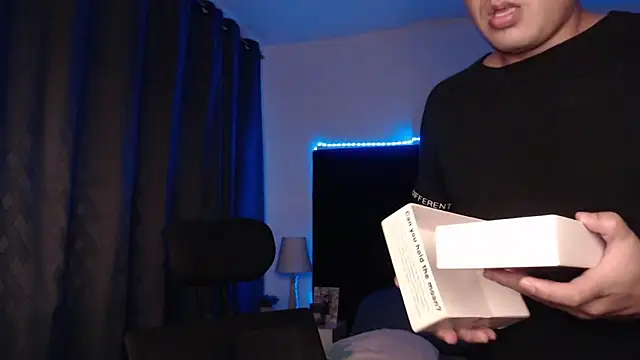 andrewmhilton  online show from May 2026 01:35:02 AM