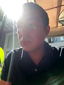 andrewmhilton  online show from November 2025 06:52:01 PM