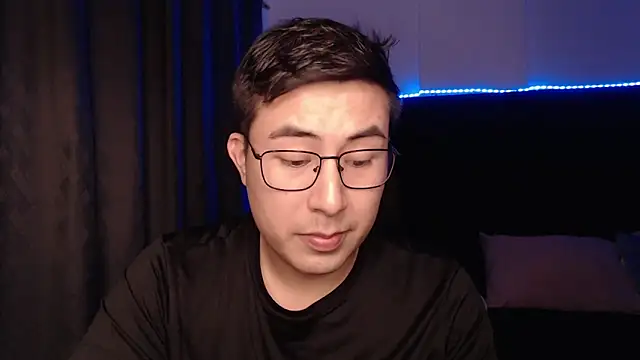 andrewmhilton  online show from March 2026 06:15:02 AM