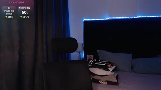 andrewmhilton  online show from April 2026 05:26:02 AM