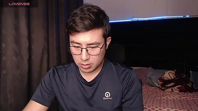 andrewmhilton  online show from January 2026 07:12:02 AM