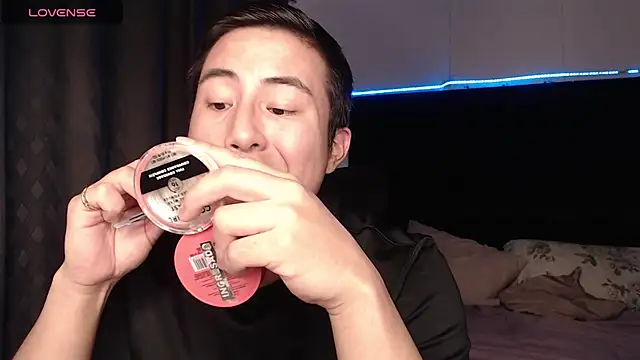 andrewmhilton  online show from January 2026 06:42:01 AM