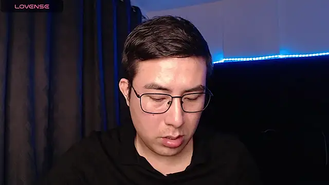 andrewmhilton  online show from February 2026 05:26:01 AM