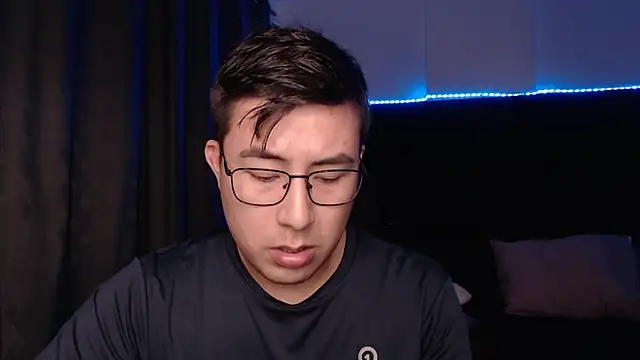 andrewmhilton  online show from March 2026 05:49:02 AM