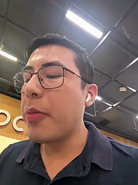 andrewmhilton  online show from April 2026 07:58:02 PM