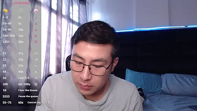 andrewmhilton  online show from October 2025 06:51:01 PM