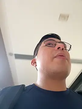 andrewmhilton  online show from December 2025 07:46:01 PM