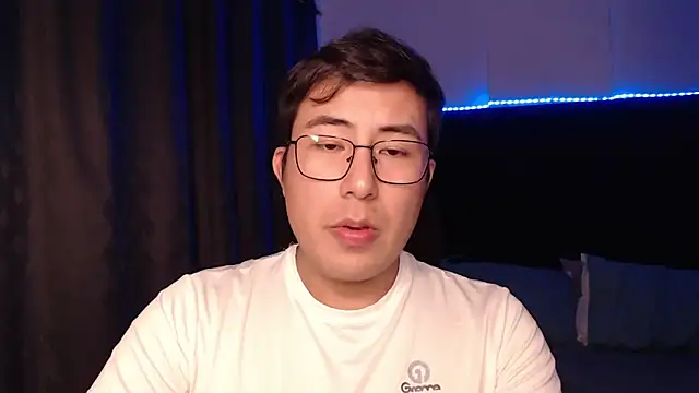 andrewmhilton  online show from March 2026 06:15:02 AM