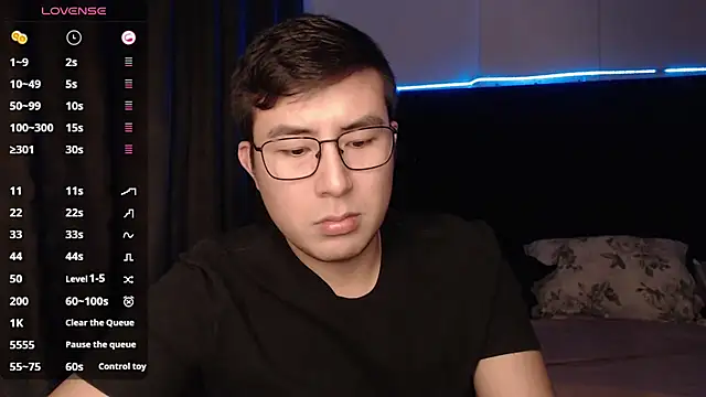 andrewmhilton  online show from November 2025 06:24:01 AM