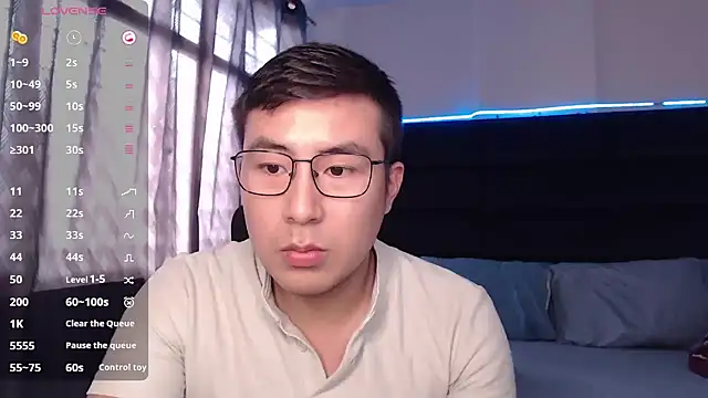 andrewmhilton  online show from November 2025 08:56:02 PM