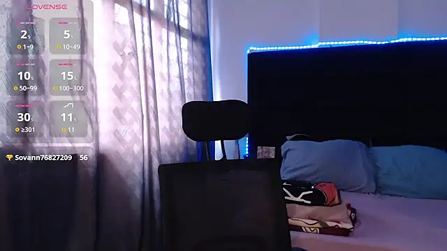 andrewmhilton  online show from April 2026 06:36:02 PM