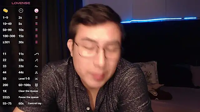 andrewmhilton  online show from November 2025 07:11:02 AM