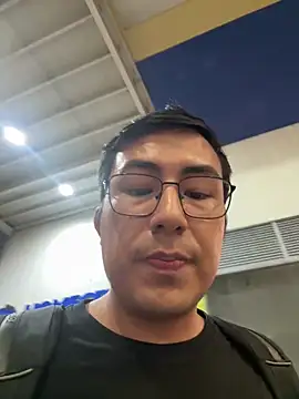 andrewmhilton  online show from March 2026 11:37:02 PM