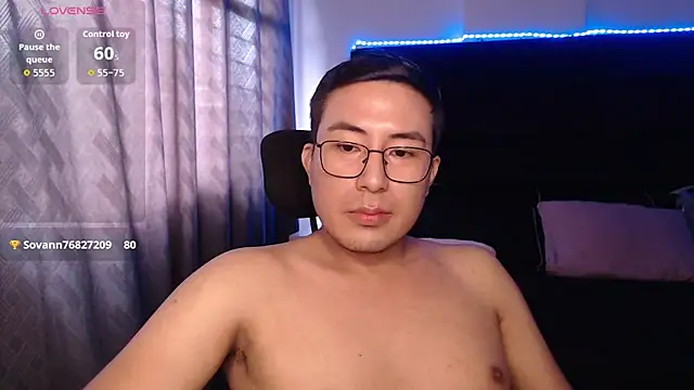 andrewmhilton  online show from March 2026 06:32:01 PM