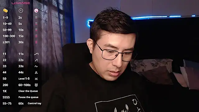 andrewmhilton  online show from November 2025 09:29:02 PM