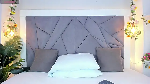 KiarhaTrixie online show from December 2025 03:18:02 AM