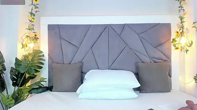 KiarhaTrixie online show from November 2025 03:07:01 AM