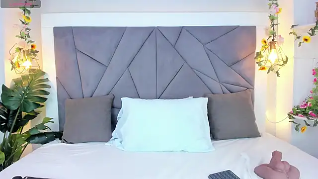 KiarhaTrixie online show from November 2025 03:17:01 AM