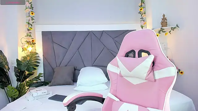 KiarhaTrixie online show from December 2025 03:13:02 AM