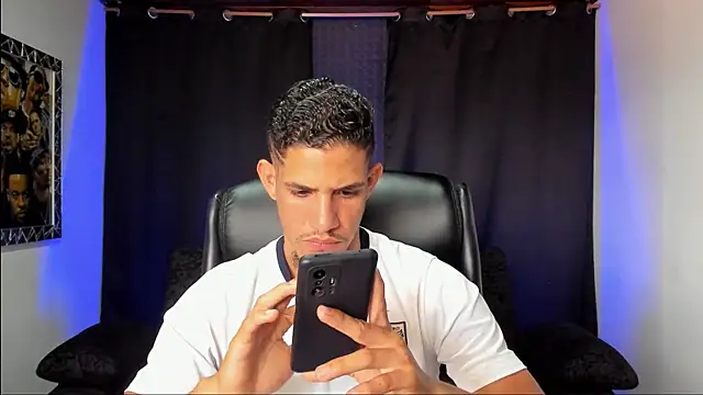 jhonnysnow17 online show from March 2026 06:42:02 PM