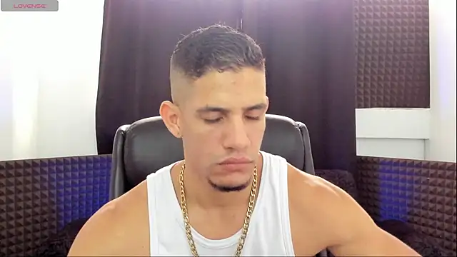 jhonnysnow17 online show from June 2026 05:47:02 PM