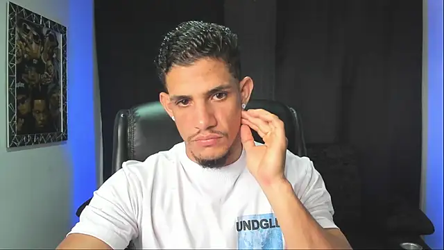 jhonnysnow17 online show from February 2026 06:29:02 PM