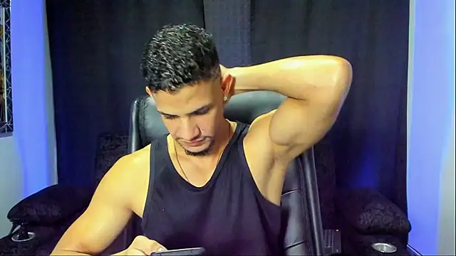 jhonnysnow17 online show from December 2025 04:03:02 AM