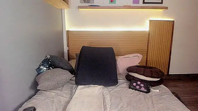 megan dreamsss online show from December 2025 01:28:01 AM