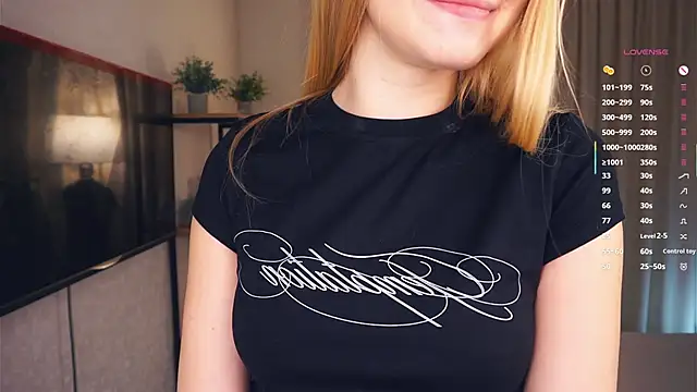 Snapshot of EllenReeves chatting on October 2025 06:12:01 AM EllenReeves online show from October 2025 06:12:01 AM