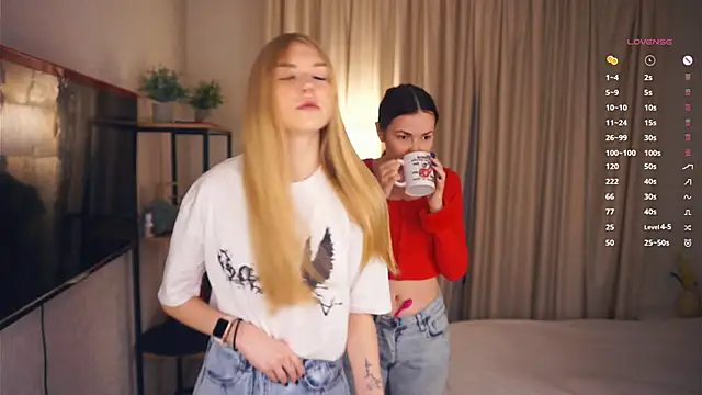 Snapshot of EllenReeves chatting on November 2025 05:06:02 AM EllenReeves online show from November 2025 05:06:02 AM