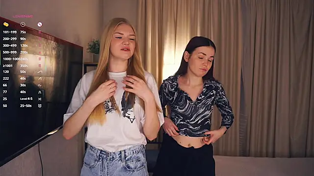 Snapshot of EllenReeves chatting on November 2025 05:07:01 AM EllenReeves online show from November 2025 05:07:01 AM