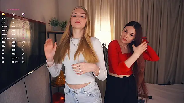 Snapshot of EllenReeves chatting on December 2025 06:12:02 AM EllenReeves online show from December 2025 06:12:02 AM