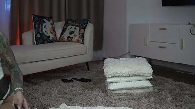 Snapshot of TiffanyMaze chatting on October 2025 08:57:02 AM TiffanyMaze online show from October 2025 08:57:02 AM