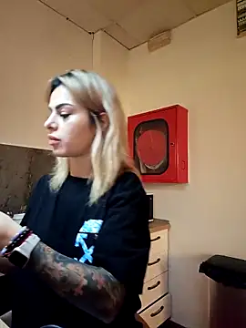 TiffanyMaze online show from March 2026 07:02:01 AM