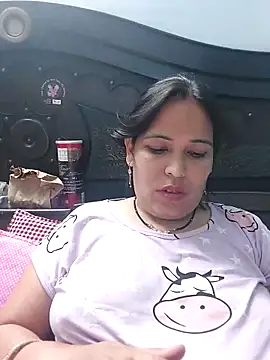 Poojabhabi101 online show from April 2026 05:39:01 PM